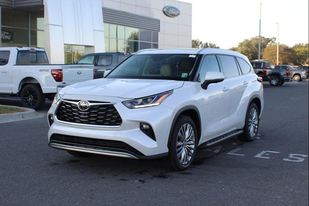 used 2023 Toyota Highlander car, priced at $43,977