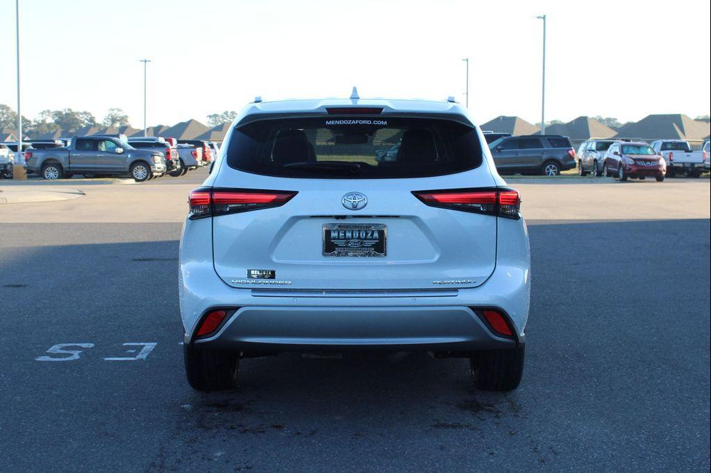used 2023 Toyota Highlander car, priced at $43,977