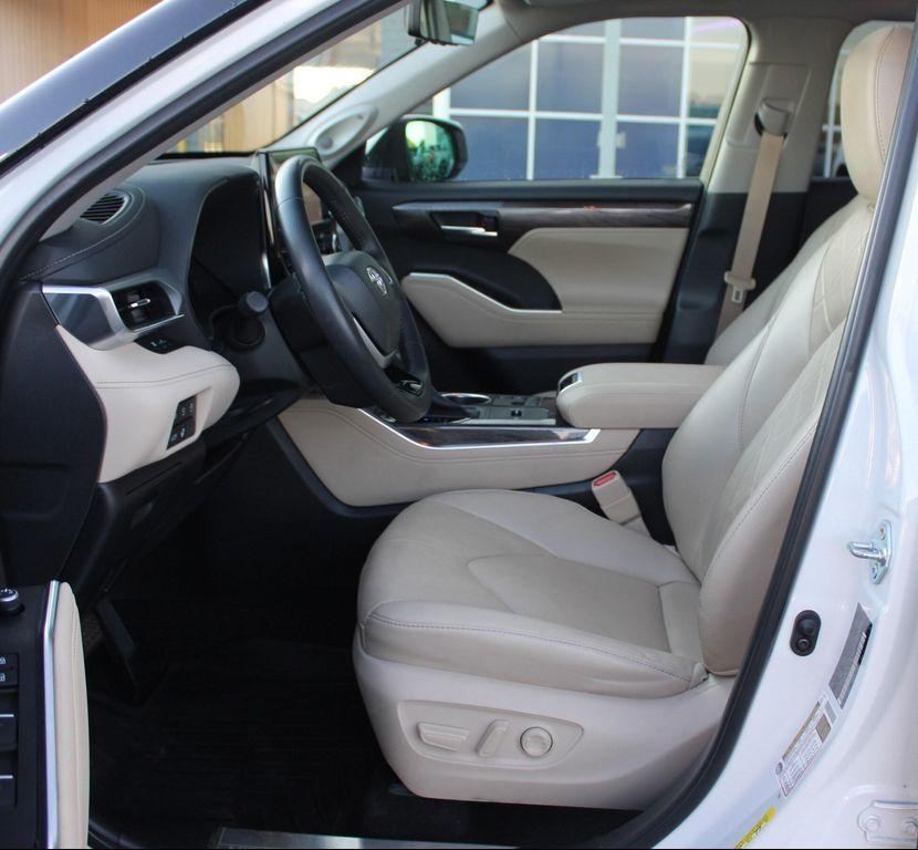 used 2023 Toyota Highlander car, priced at $43,977