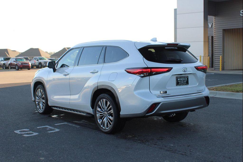used 2023 Toyota Highlander car, priced at $43,977