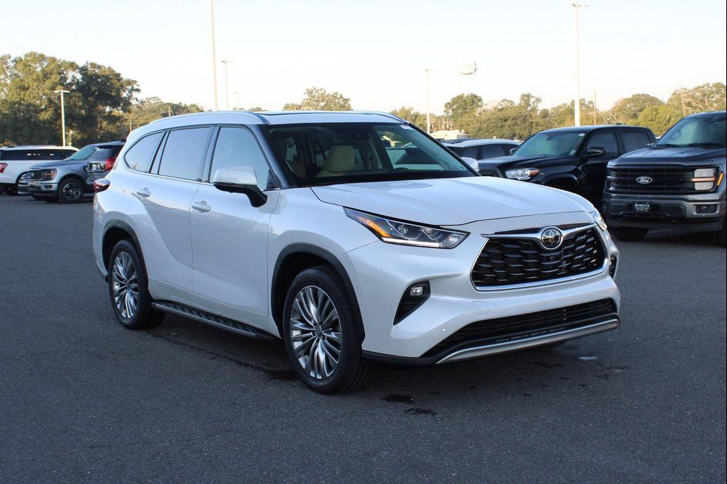 used 2023 Toyota Highlander car, priced at $43,977