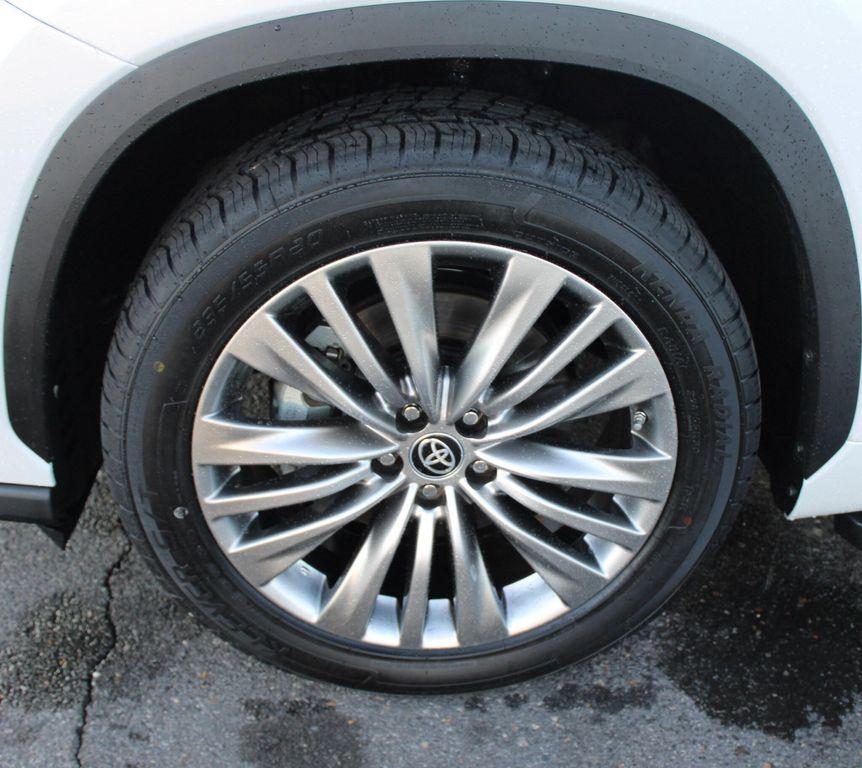 used 2023 Toyota Highlander car, priced at $43,977