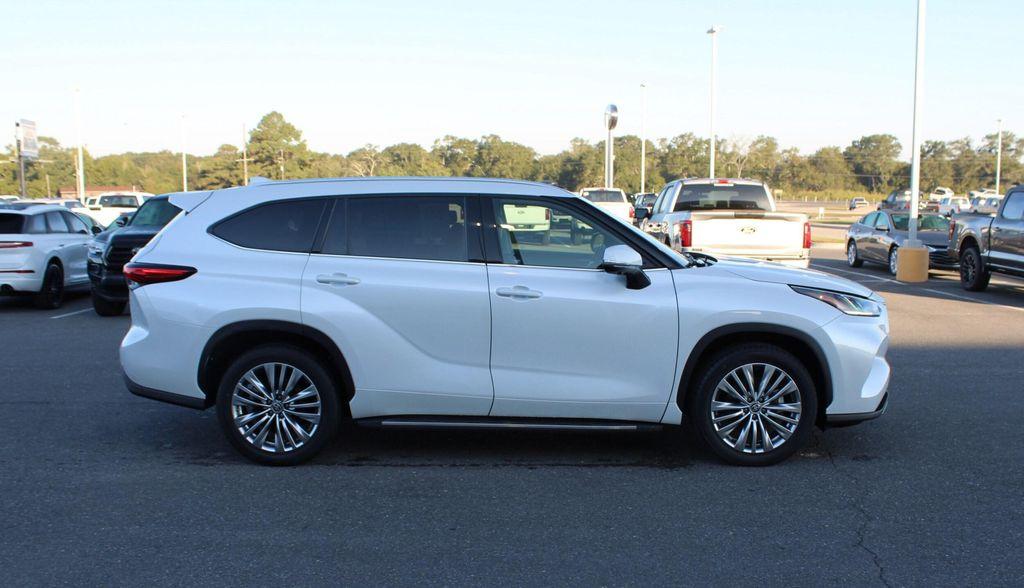 used 2023 Toyota Highlander car, priced at $43,977