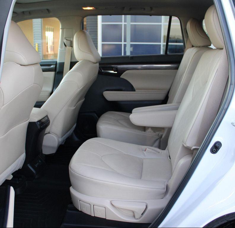 used 2023 Toyota Highlander car, priced at $43,977
