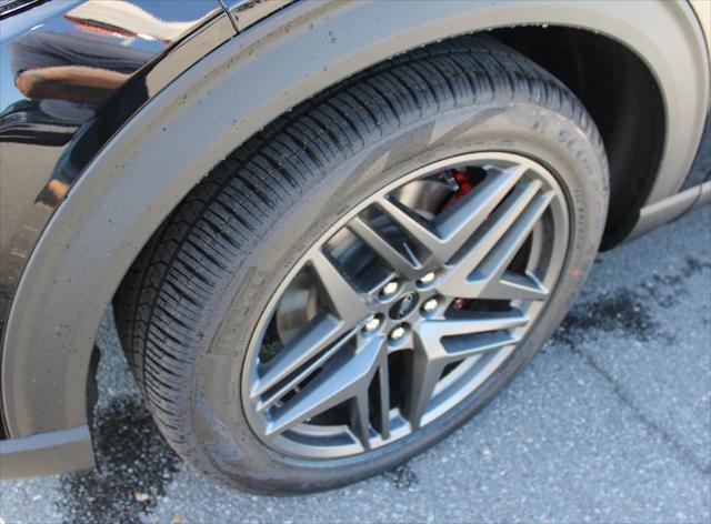 new 2025 Ford Explorer car
