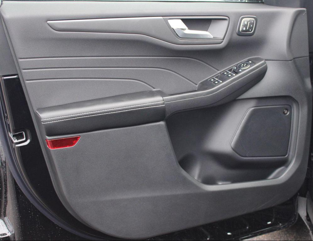 new 2025 Ford Escape car, priced at $29,360