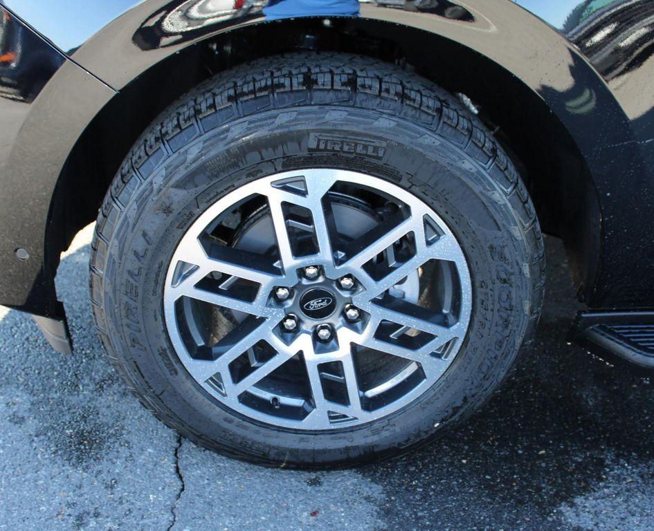 new 2025 Ford Expedition car, priced at $72,485