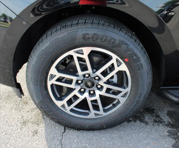 new 2025 Ford Expedition car, priced at $68,210