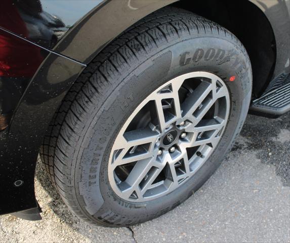 new 2025 Ford Expedition car, priced at $68,210