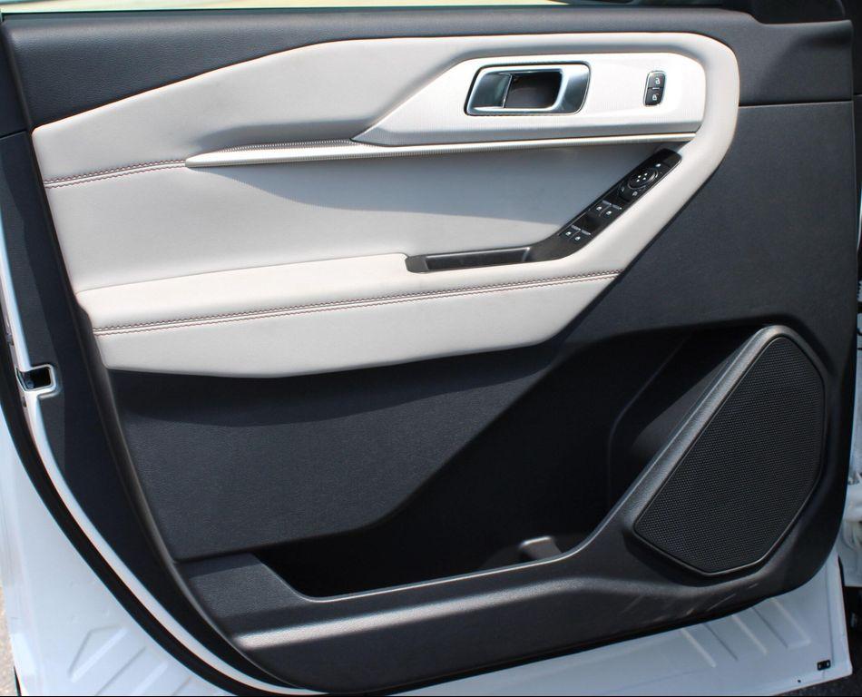 new 2025 Ford Explorer car, priced at $46,200
