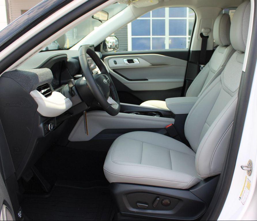 new 2025 Ford Explorer car, priced at $46,200