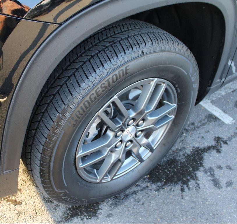 used 2025 GMC Acadia car, priced at $36,997