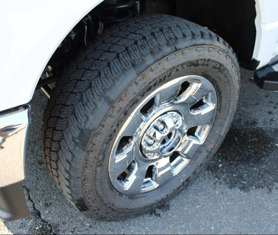 new 2025 Ford F-250 car, priced at $75,335