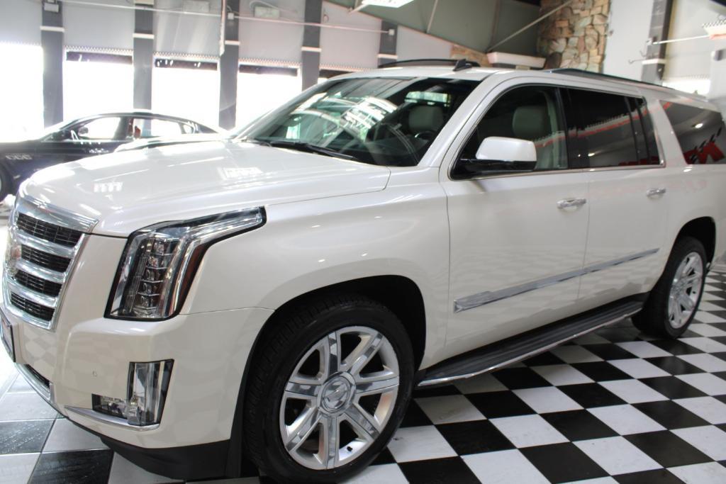 used 2015 Cadillac Escalade ESV car, priced at $22,090