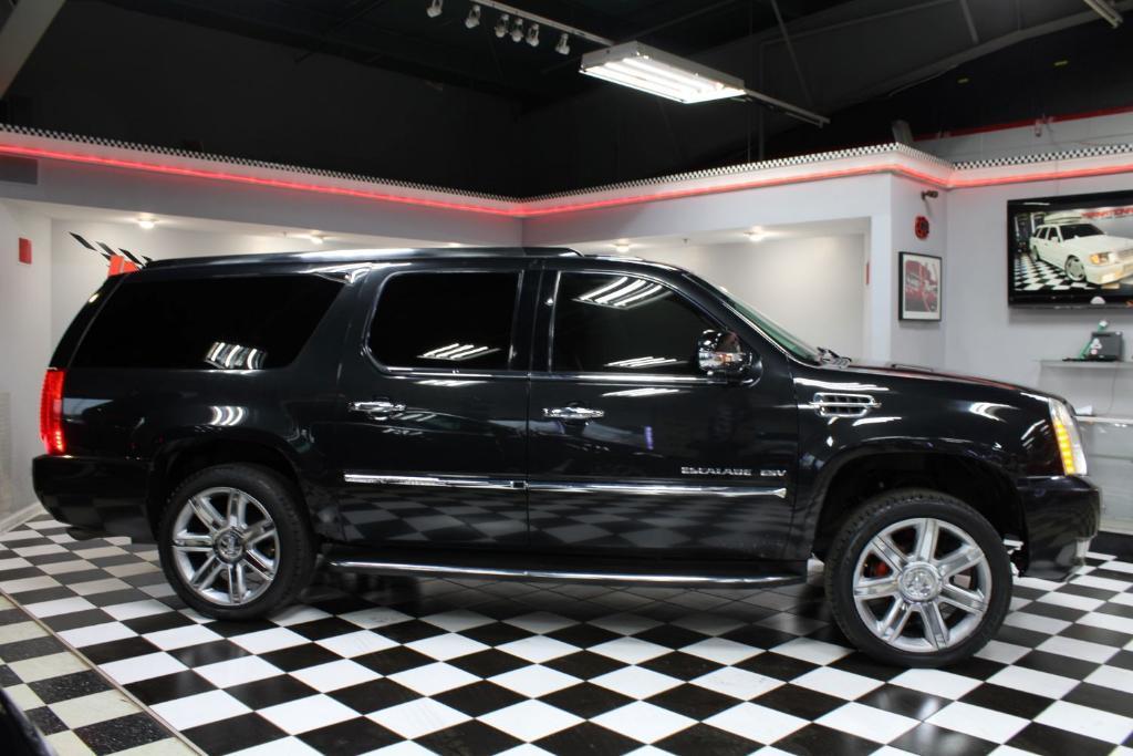 used 2011 Cadillac Escalade ESV car, priced at $5,990