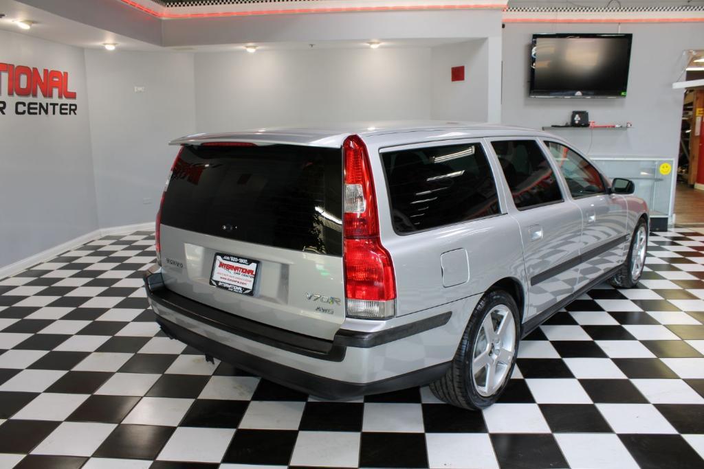 used 2004 Volvo V70 car, priced at $10,490