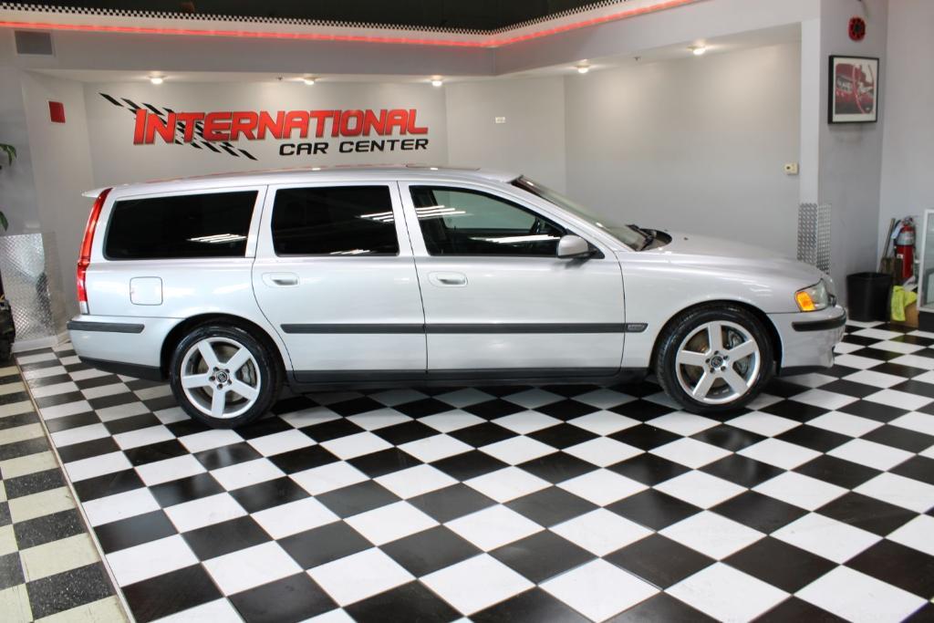 used 2004 Volvo V70 car, priced at $10,490