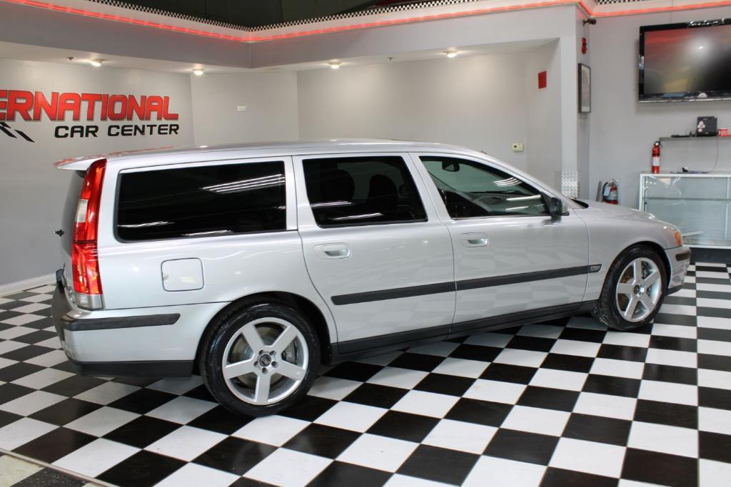 used 2004 Volvo V70 car, priced at $10,490