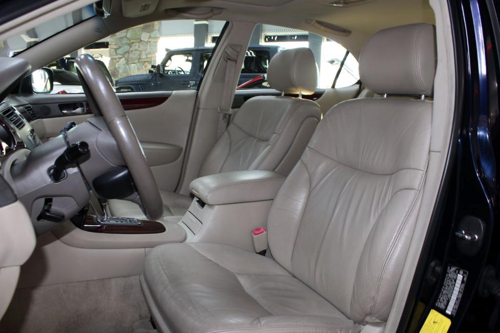 used 2004 Lexus ES 330 car, priced at $8,490