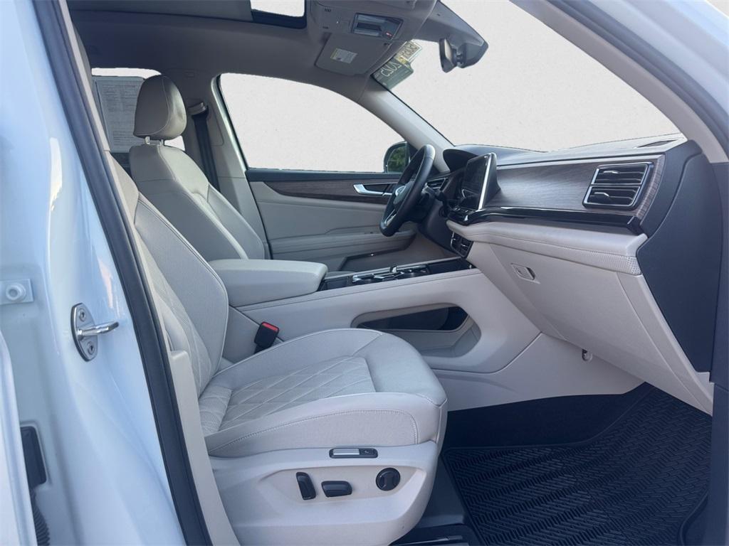 used 2025 Volkswagen Atlas car, priced at $42,995