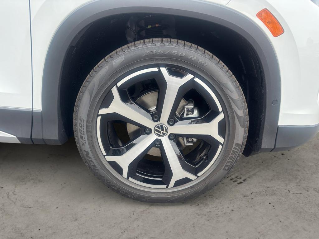 new 2025 Volkswagen Tiguan car, priced at $33,579