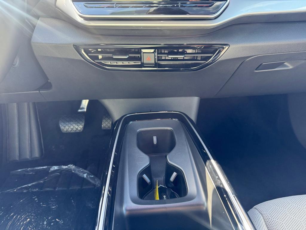 new 2025 Volkswagen ID.4 car, priced at $50,040