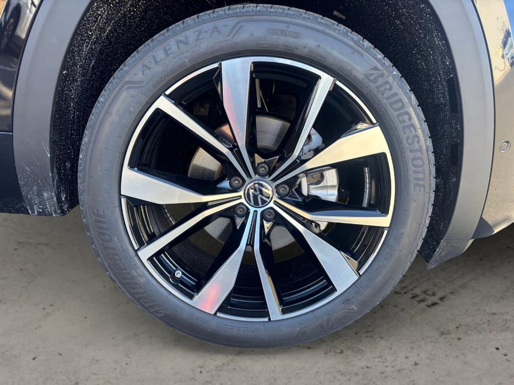 new 2025 Volkswagen Atlas car, priced at $48,405