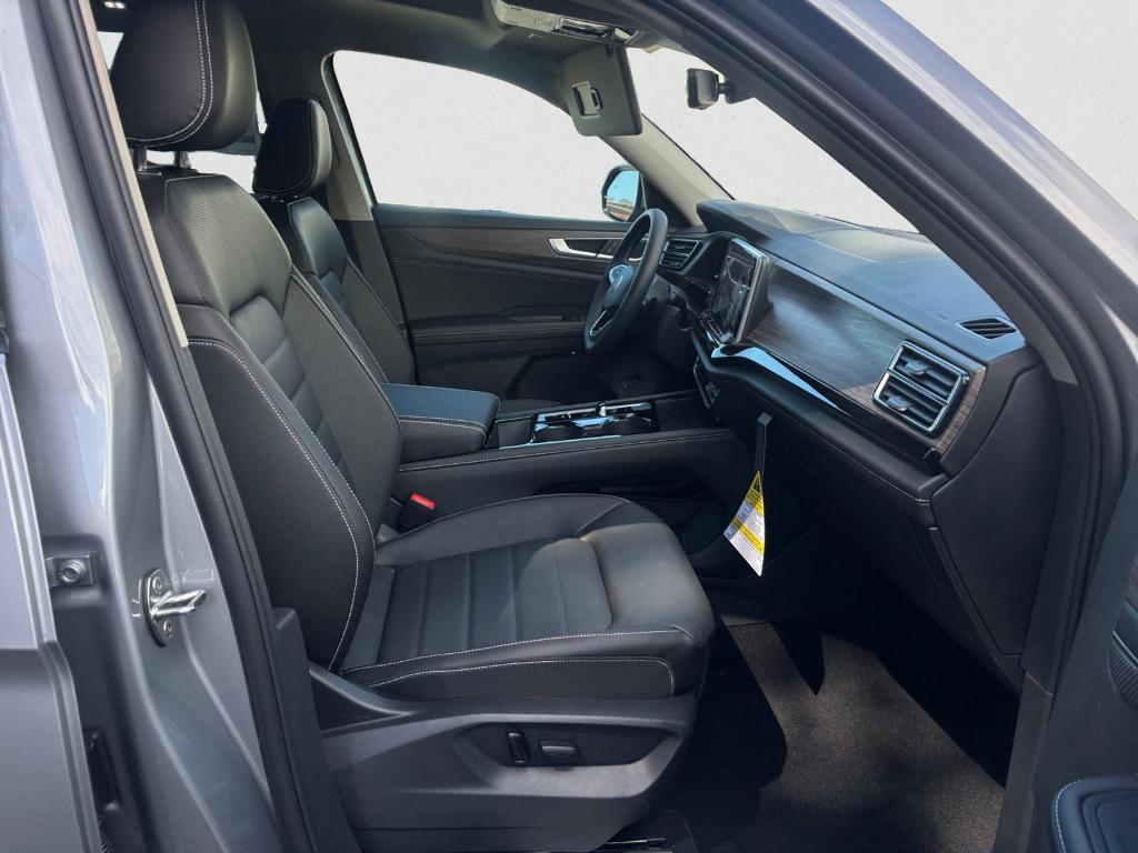 new 2025 Volkswagen Atlas car, priced at $43,566