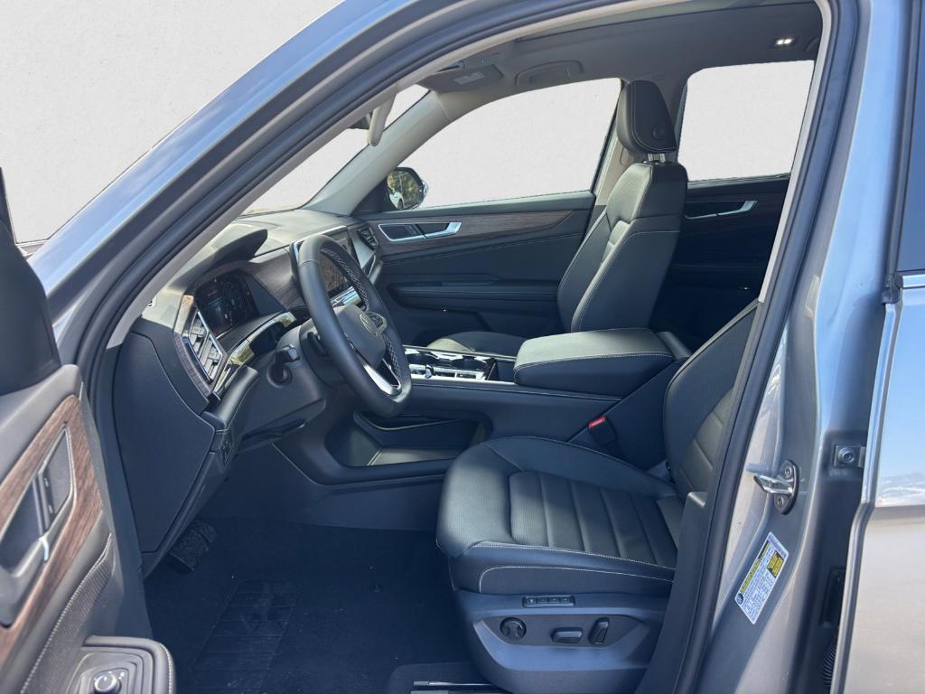 new 2025 Volkswagen Atlas car, priced at $43,566