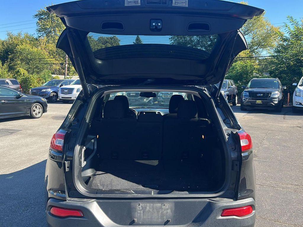 used 2016 Jeep Cherokee car, priced at $10,890