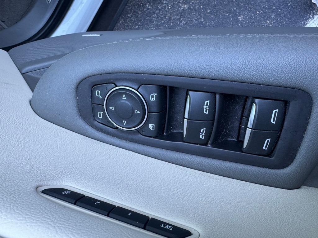 used 2022 Cadillac XT5 car, priced at $31,000