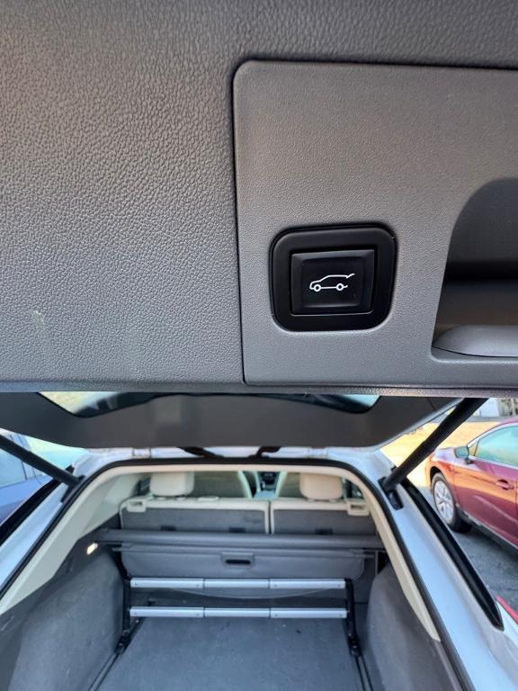 used 2022 Cadillac XT5 car, priced at $31,000