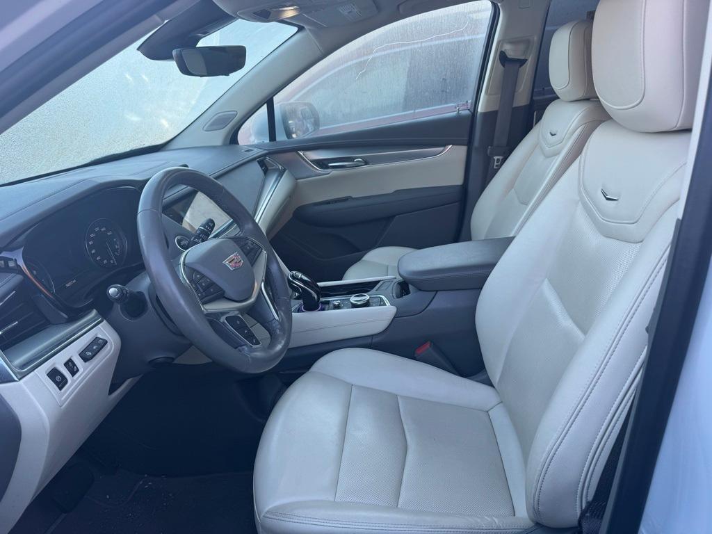 used 2022 Cadillac XT5 car, priced at $31,000