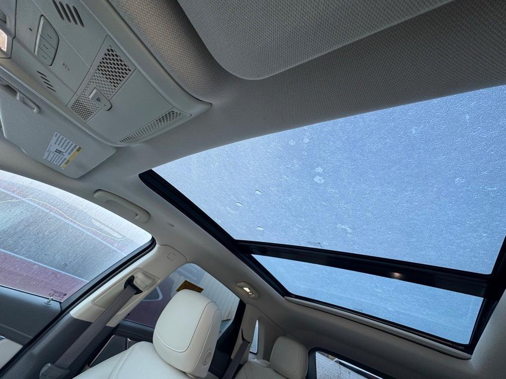 used 2022 Cadillac XT5 car, priced at $31,000