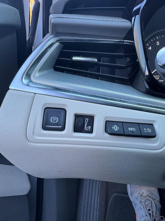 used 2022 Cadillac XT5 car, priced at $31,000