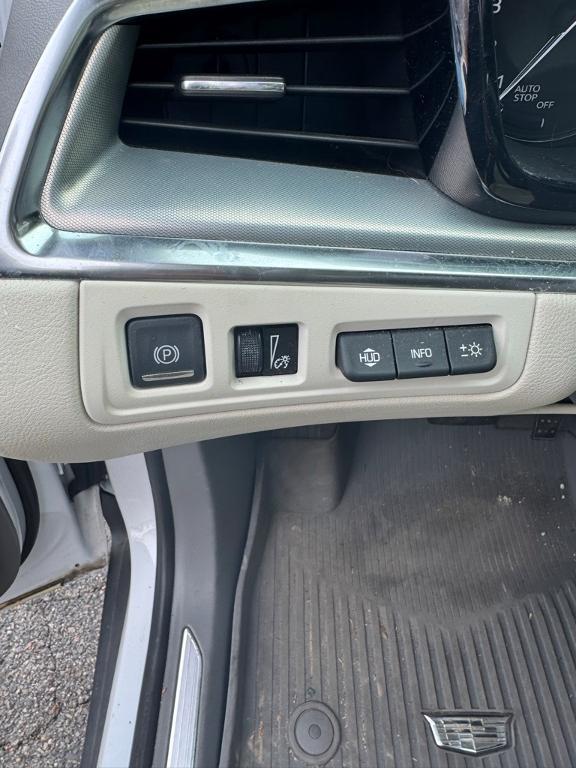 used 2021 Cadillac XT5 car, priced at $28,500