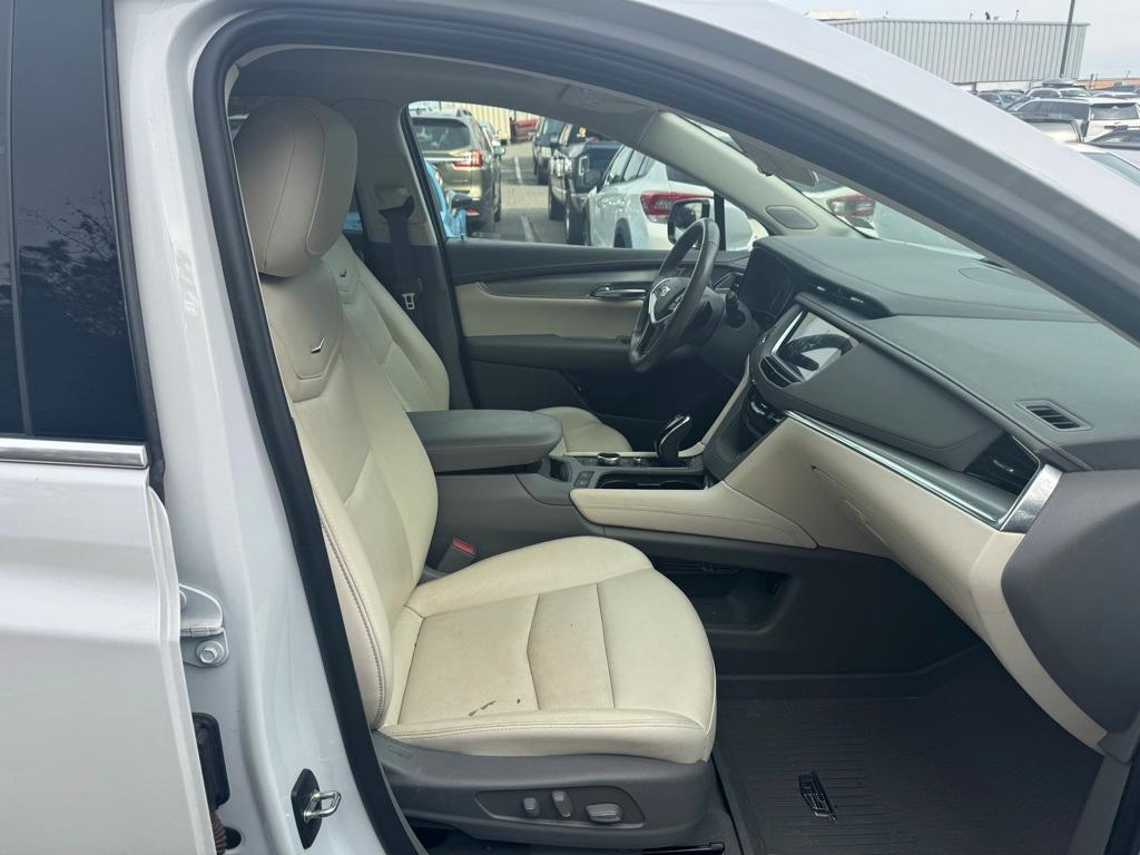 used 2021 Cadillac XT5 car, priced at $28,500