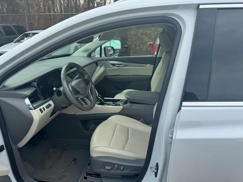 used 2021 Cadillac XT5 car, priced at $28,500