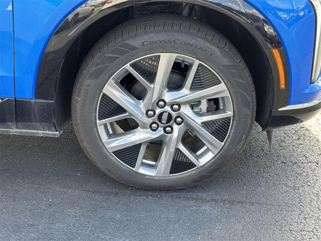 new 2025 Cadillac OPTIQ car, priced at $55,015