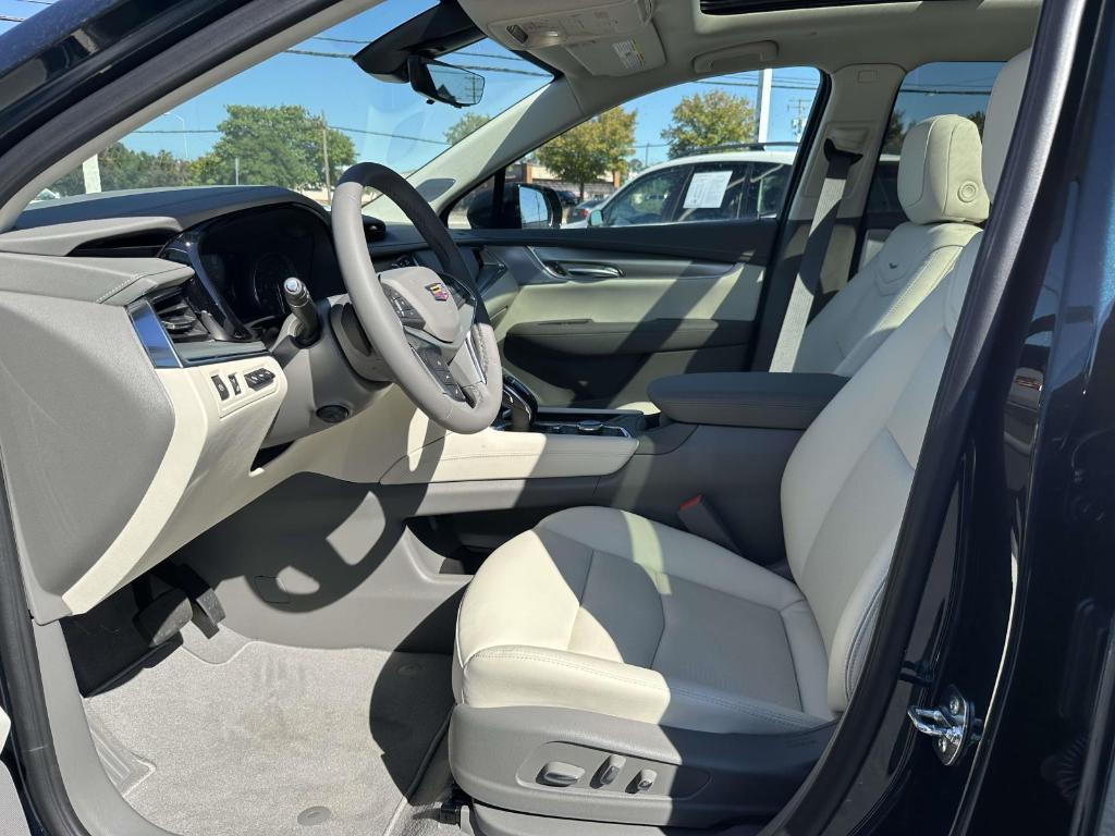 new 2025 Cadillac XT5 car, priced at $59,290