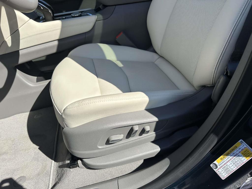 new 2025 Cadillac XT5 car, priced at $59,290
