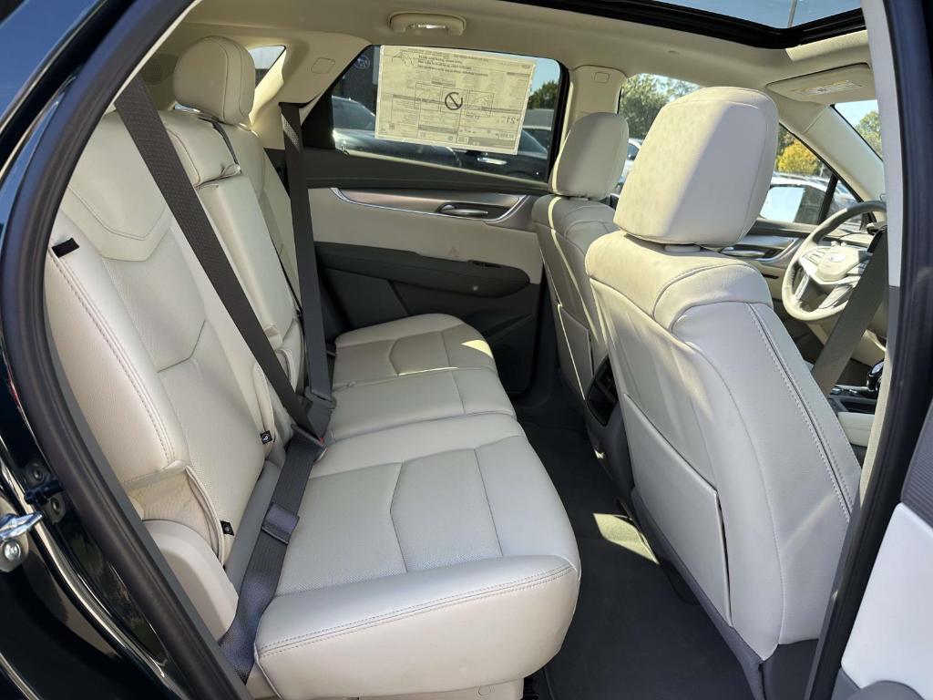 new 2025 Cadillac XT5 car, priced at $59,290
