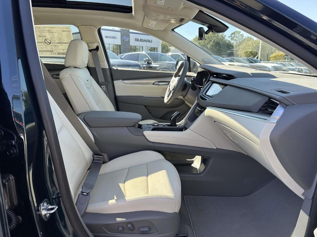new 2025 Cadillac XT5 car, priced at $59,290