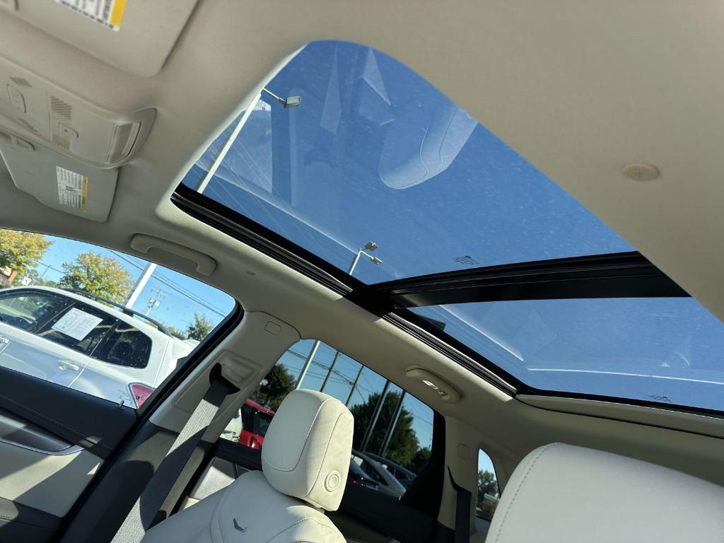 new 2025 Cadillac XT5 car, priced at $59,290