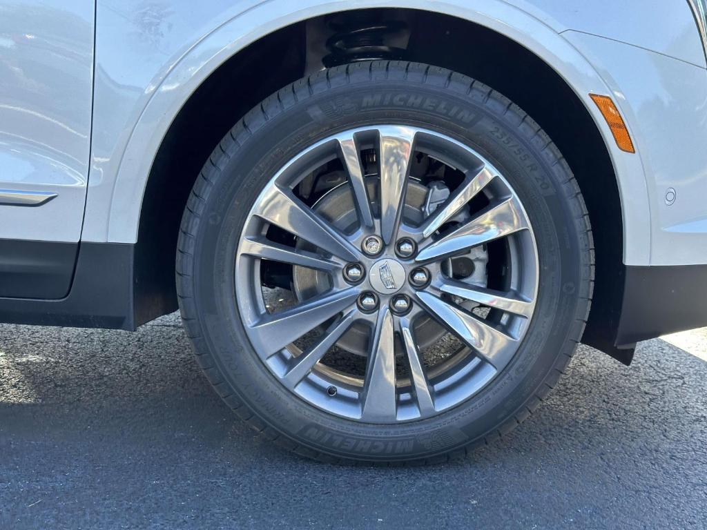 new 2025 Cadillac XT5 car, priced at $59,890