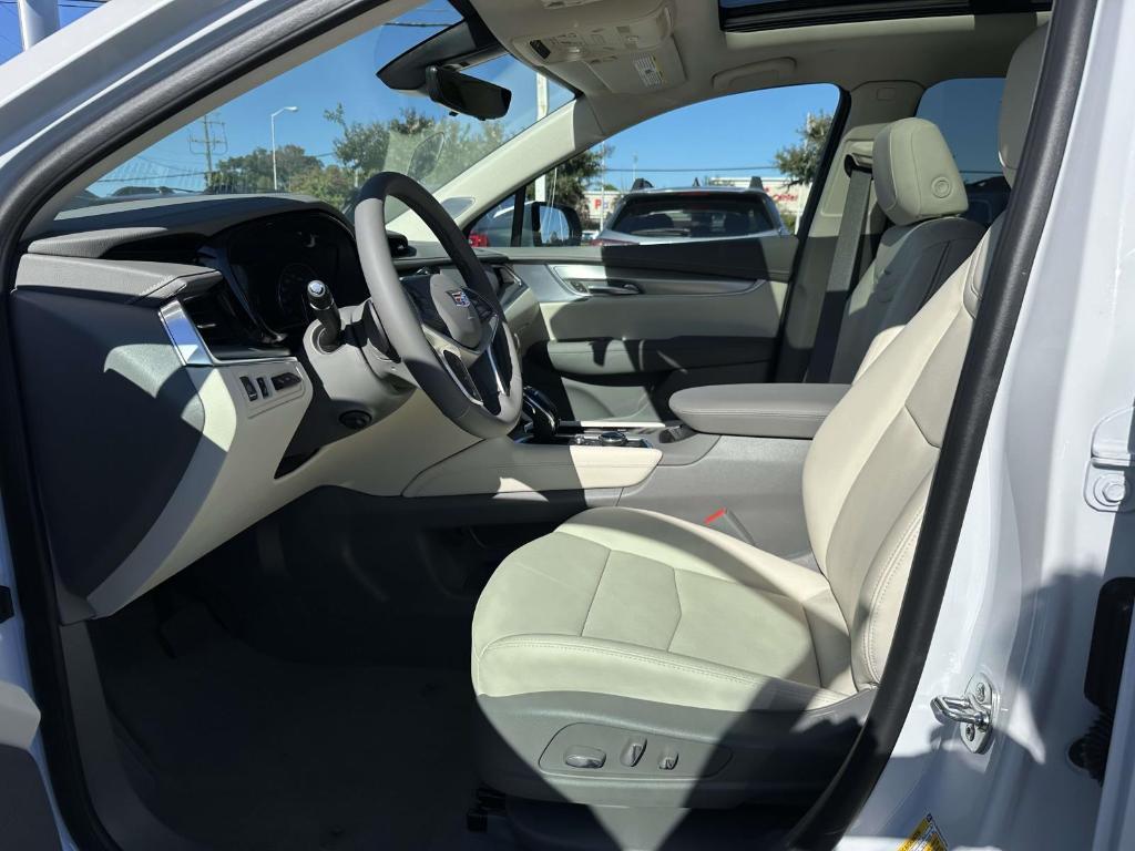 new 2025 Cadillac XT5 car, priced at $59,890