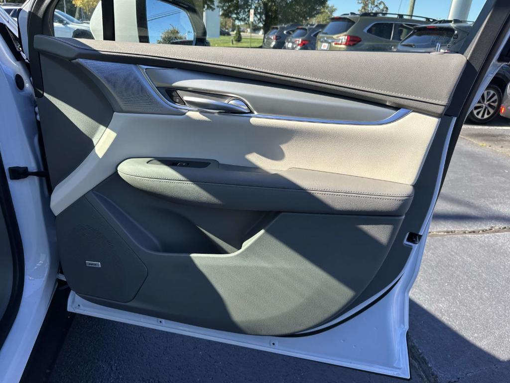 new 2025 Cadillac XT5 car, priced at $59,890