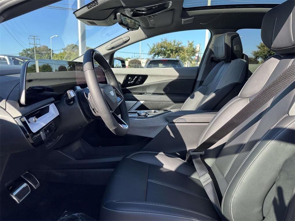 new 2025 Cadillac OPTIQ car, priced at $56,215