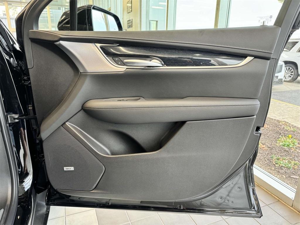 new 2025 Cadillac XT5 car, priced at $59,190