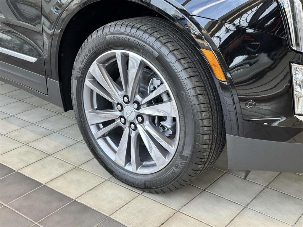 new 2025 Cadillac XT5 car, priced at $59,190